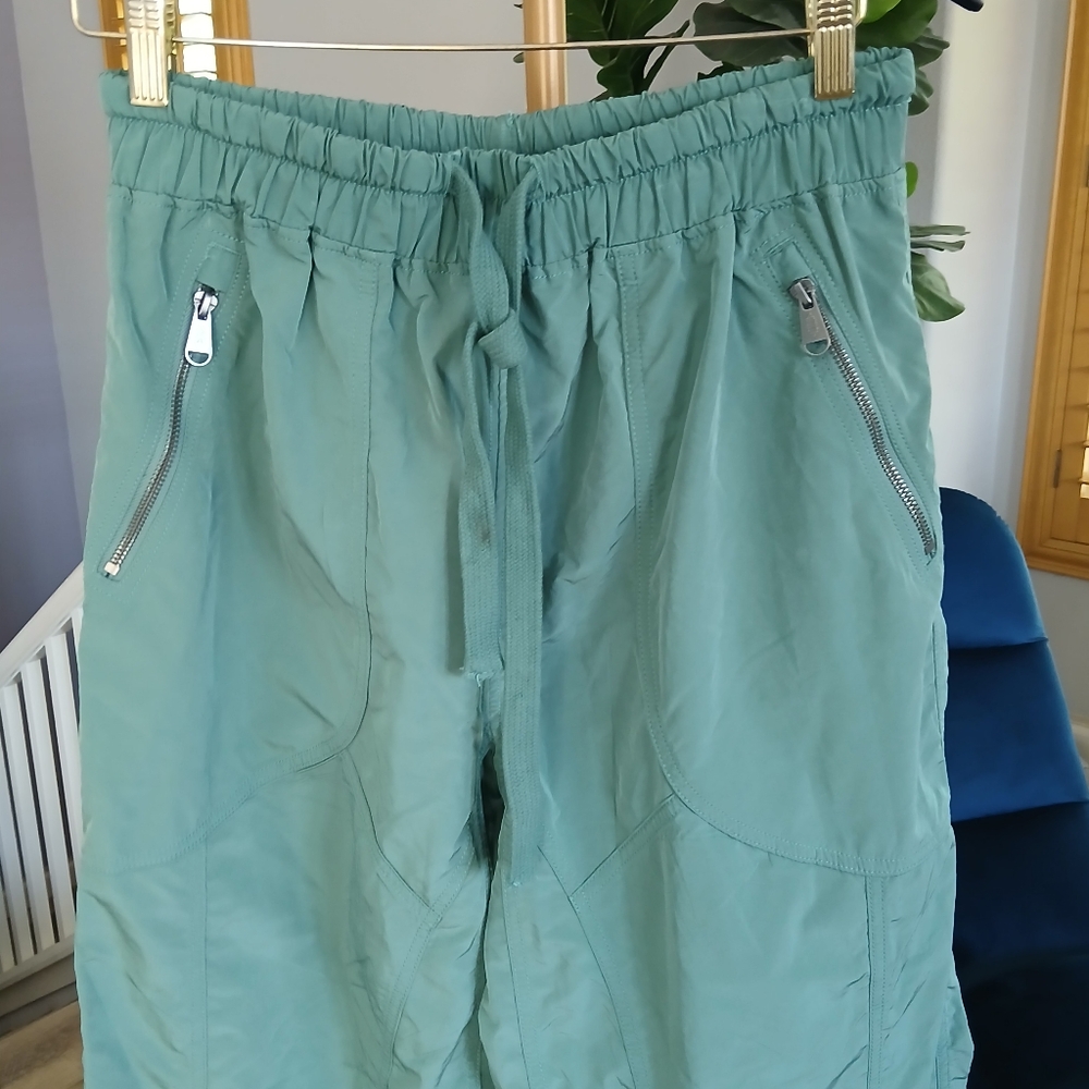 NWOT Free People Movement Stadium Pants in Vintage Green. Size M - Picture 4 of 12